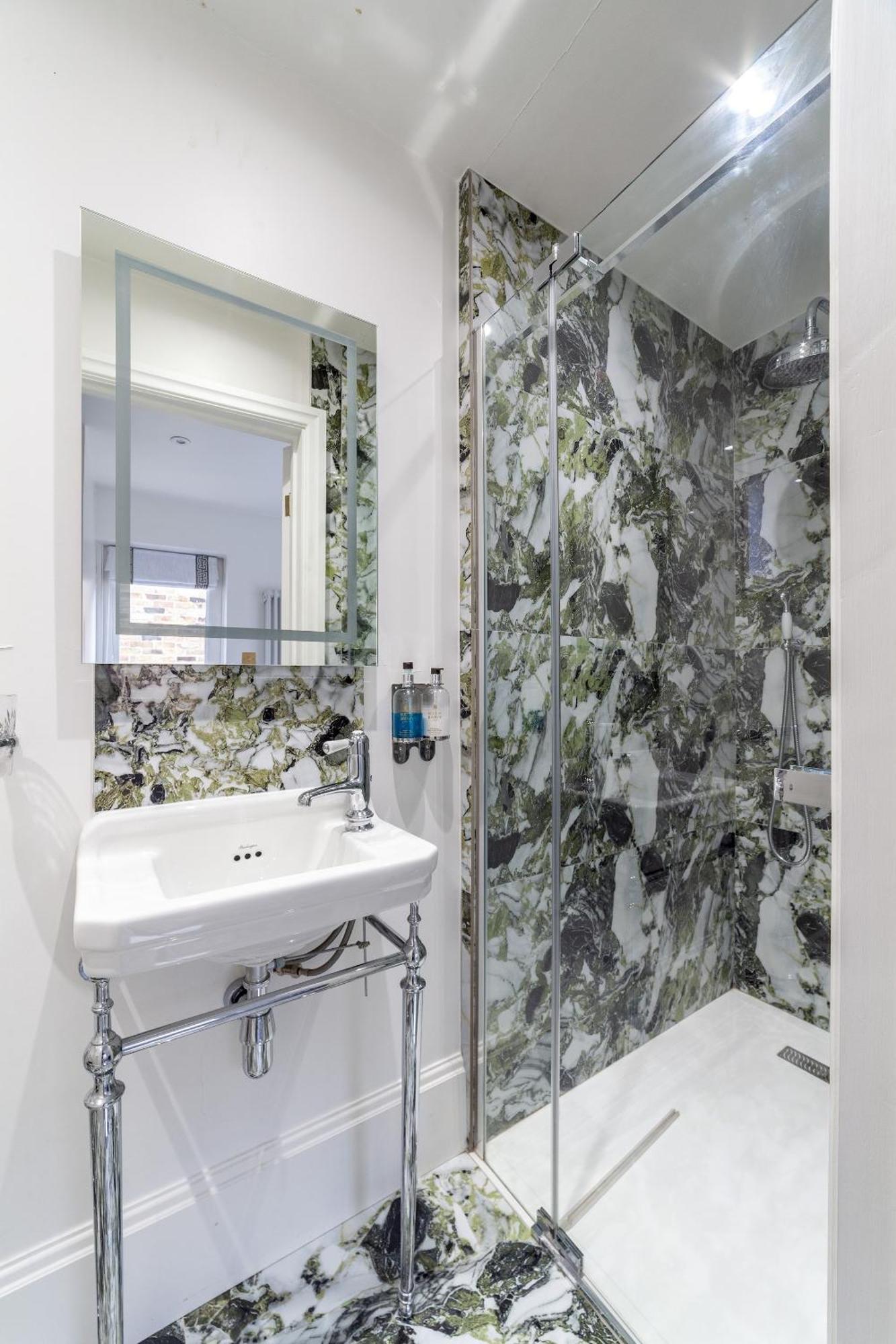The New Cross Premier Rooms Лондон Экстерьер фото